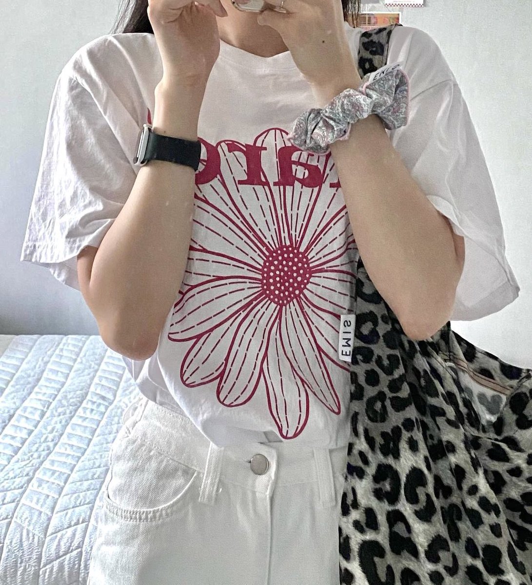 suffsun's tweet photo. แจกเสื้อยืด mardi แบรนด์เฟมัสของเกาหลี 1 ตัวเป็นของขวัญ follower ทางร้าน Rt + เลือกสีได้เลยย ᐧ༚̮ᐧ ✿ ˒˒ https://t.co/obR0ULVZW4