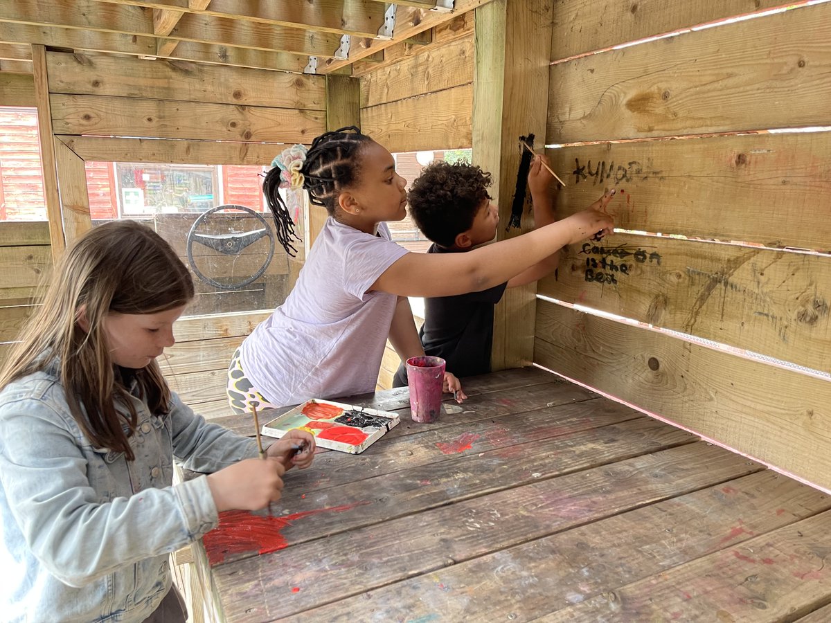 Amazing last day of Half Term at KHW 😀 #halfterm #halftermfun #halftermactivities

#FunComesFirst #islington #adventureplayground #playwork #playmatters #letthemplay #londonplaygrounds
