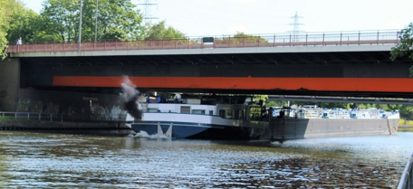 This Month's Safety Flash is about Defensive Sailing and is part of our campaign on Safe Passing of Bridges. Anticipating the situation ahead and taking measures is an important skill for safe navigation. Find them here in EN/NL/DE/FR: library.platformzeroincidents.com/library/sf-23-… #inlandshipping