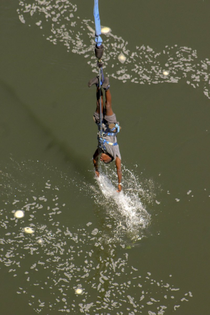 TheTravelessGuy's tweet photo. Exhilarating leap of a lifetime! Bungee jumping Uganda unleashed pure joy and heart-pounding thrills. It's fun guys you dare do it now🤞😍, btw it's 💯 safe😎 #EmbraceyourFear #ConquertheNile
#MALIDA
@BungeeUganda https://t.co/gFI0uCKUcg