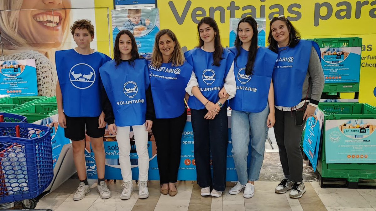 TrinityCollege1's tweet photo. ¡Nuestros alumnos de 4° de #ESO y de 1° de #Bachillerato participaron como voluntarios en la #OperaciónKilo de la @bancoalimadrid!
Estamos muy orgullosos de vosotros. 👏👏👏
#WeAreTrinityCollege🦁 #TrinitySolidario
#Colegios #Educación https://t.co/8qDfKHINVj