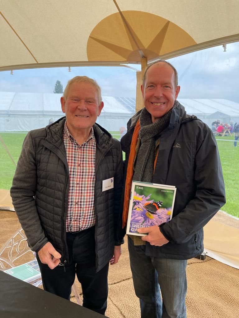FutureNatureWTC's tweet photo. Great to meet Chris Bains at Malvern. See what our MD Russell had to say over on LinkedIn. 
#chrisbaines #bbowt #futurenaturewtc #rhsmalvern #gardendesigner #gardenphotographer #gardendesignuk 
https://t.co/UmfVAlcHcw https://t.co/OehVefjIbY
