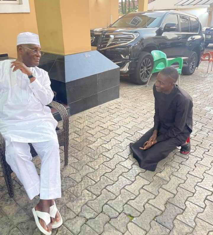 AmbAbdulkadeer's tweet photo. I paid a fruitful visit to Distinguish father of the nation His Excellency Atiku Abubakar wazirin Adamawa at his resident Abuja.
@atiku https://t.co/3xIKPoyto7
