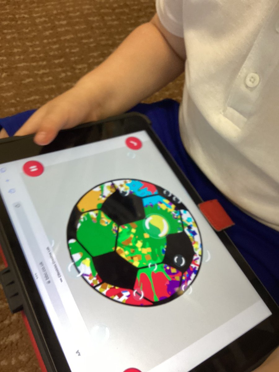 MGLWorld_Abby's tweet photo. @Flomellynews Nursery were focusing on their motor skills today with a range of activities. We explored drag and drop, zoom and colouring challenges. #flomellycomputing #mglcomputing https://t.co/5b1Q4y2yFX