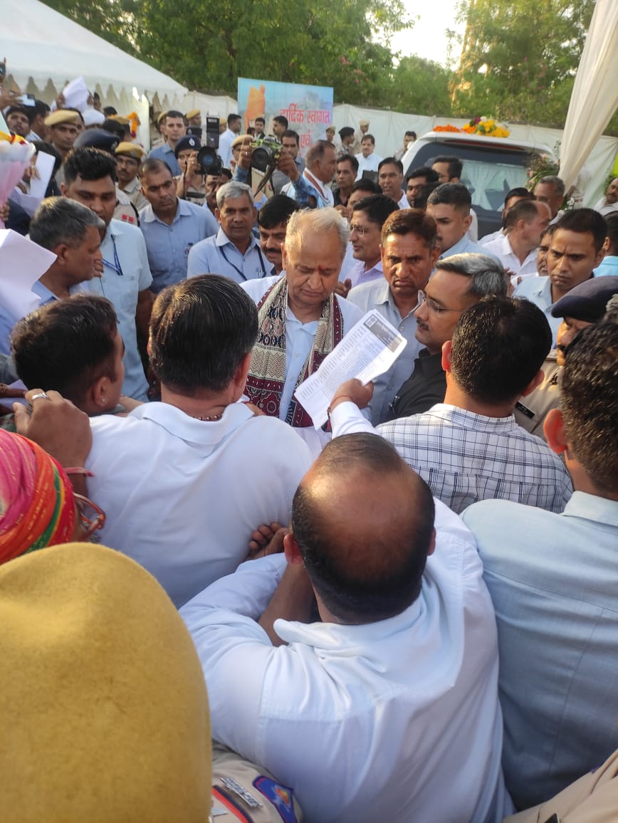 चाहे जो मजबूरी हो इंटर डिस्कॉम जरूर हो
#इंटर_डिस्कॉम_ट्रांसफर_नीति_लागू_करो 
<a href="/1stIndiaNews/">First India News</a> <a href="/Ramkesh83366346/">Ramkesh Meena</a> <a href="/Ravidelwal28/">Ravi Meena</a>