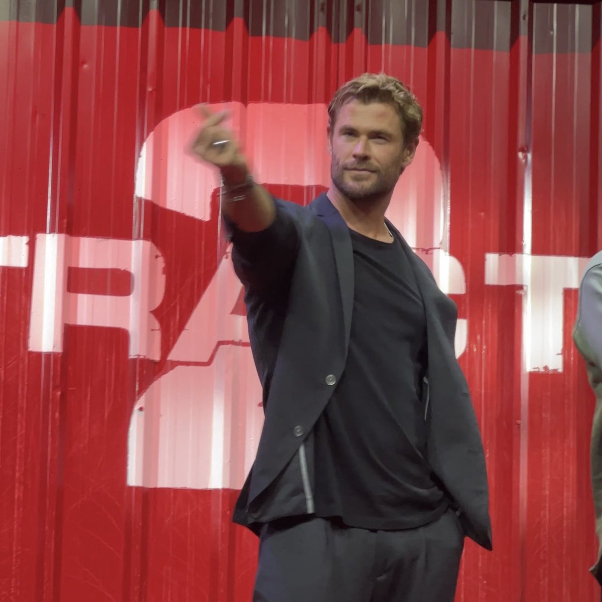 Tristan Nodalo on Twitter "LOOK Chris Hemsworth chrishemsworth and