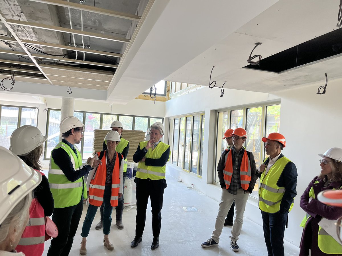 GFioni's tweet photo. Visite du chantier de MUSE, 8000m2 de bâtiments sur le campus de Saint-Martin-d’Hères regroupant les services dédiés à la vie étudiante de @UGrenobleAlpes et @CrousGrenoble 
200 personnes s’installeront dans les prochains mois et œuvrerons pour la qualité de vie de nos jeunes https://t.co/jdSR1x2Pik