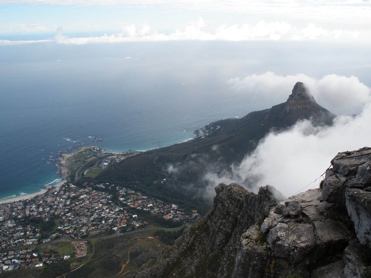 The view before you decide to climb Table Mountain, versus the view after. 😎

#southernskyadventures #inyourwildestdreams #SouthAfrica #tablemountain #viewsonviews #nature