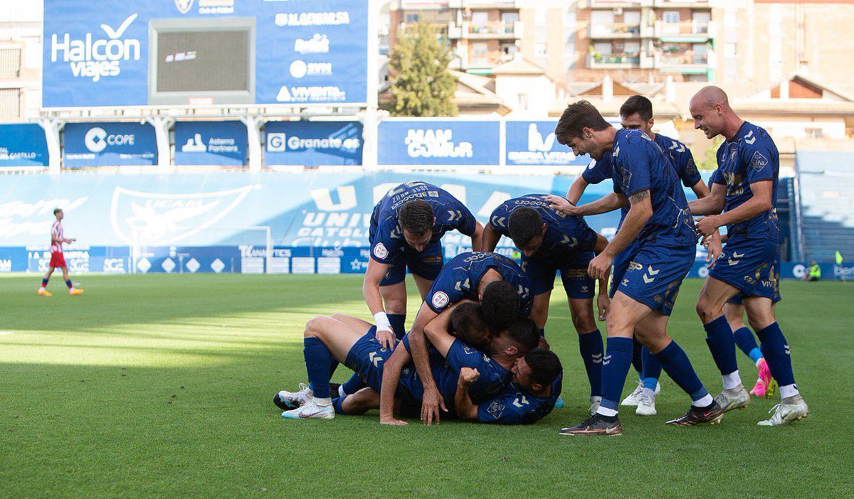 ¡Buenos días! 

Comenzamos la semana con un único objetivo: JUNTOS A POR EL ASCENSO. 

Solo nos queda un partido, solo nos queda #LaÚltimaBatalla.