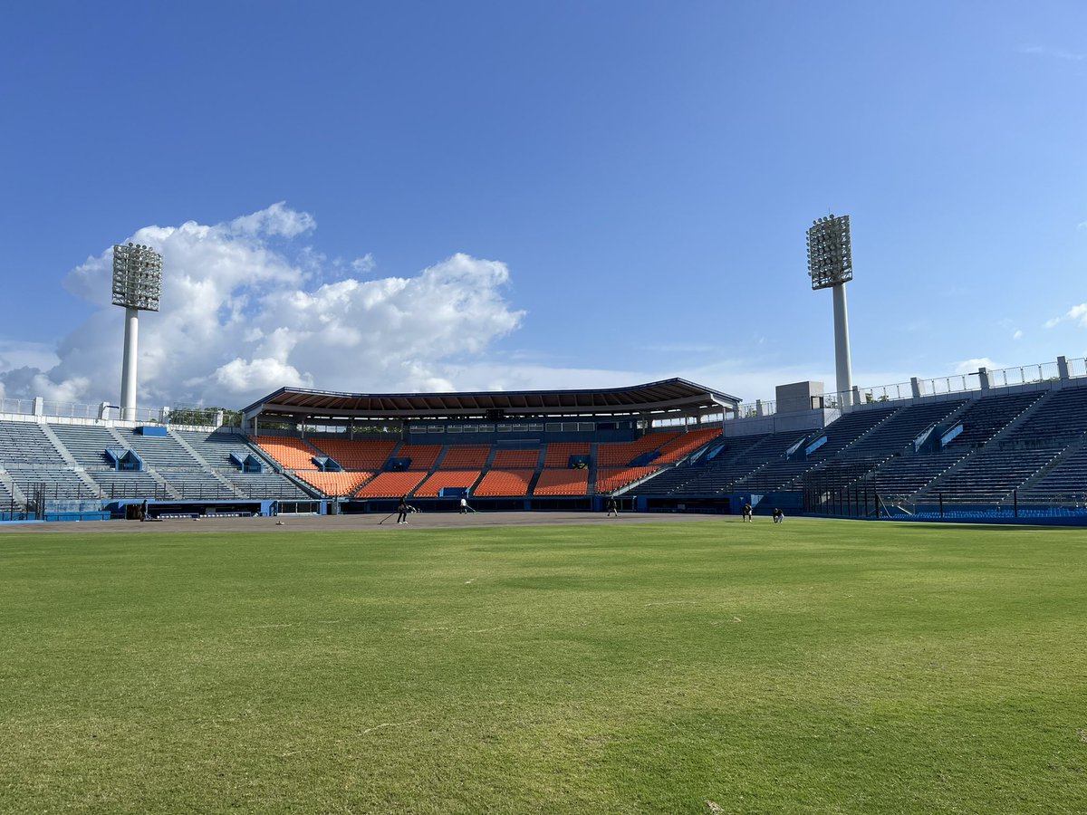 kamikawabasebal's tweet photo. 新日本スポーツ連盟の全国選抜軟式野球大会に出場しました。しかし、台風の影響で大会が中止になってしまったため、雨が上がった後に交流大会を開催していただきました。
最高の球場で最高に楽しい野球ができました。 https://t.co/nPfwzOYrmt