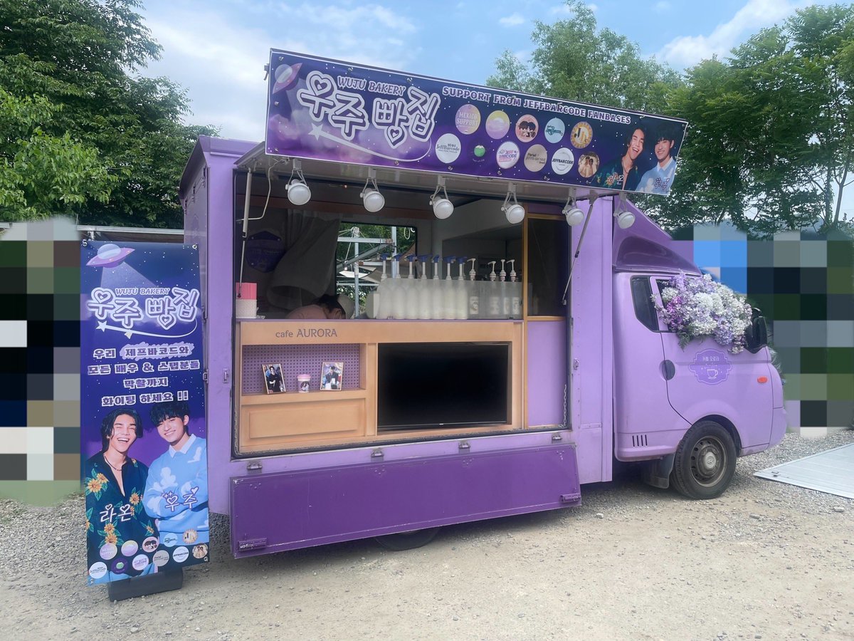 beoncloud_th's tweet photo. ขอบคุณแฟน ๆ ที่ส่ง Food Truck มาให้ถึงกองถ่ายเลยนะค้าบบ 🚚🥤 หัวหน้าหน่วย @barcodetin ของเราเอ็นจอยสุด ๆ เลย ✨🚀
너무 행복해~ 💜
#WujuReporter
#SendLoveToWuju
#WujuBakery @Hanyang_int https://t.co/G00JM3amtY