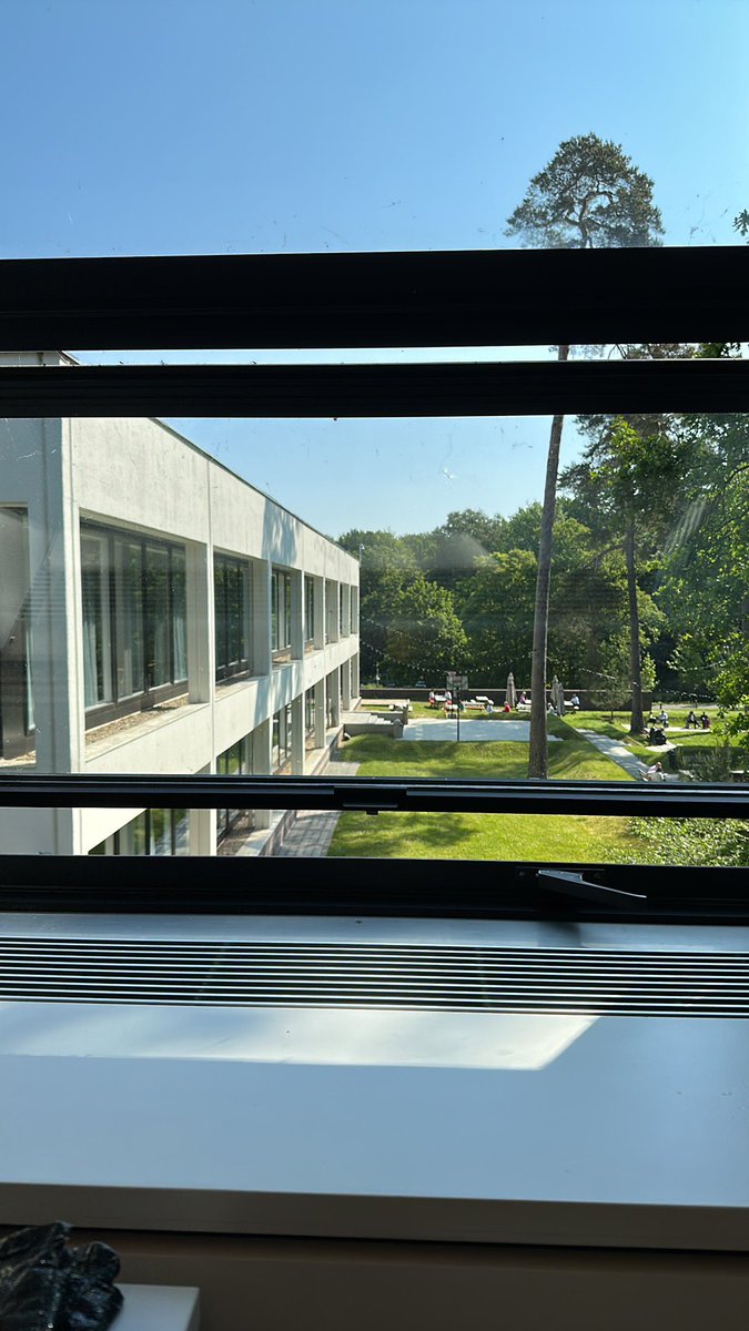 <a href="/Michrone/">David</a> Vue de mon espace de co-working au WIP, à côté du Dolce à la Hulpe. En bordure de forêt, j’entends les oiseaux chanter. #ILoveMyJob