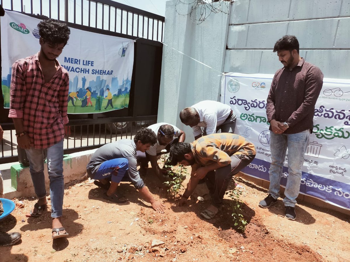 es_circle25's tweet photo. On the eve of World Environment Day -  awareness on Plastic Ban followed by the Plantation and took the pledge along with our Safai Mitras( Garbage Collectors) HIMSW Staff and Sanitation Staff of Quthbullapur Circle
@zckukatpally @Swachh_GHMC @JCHealth2 @swachhhyd @KTRBRS @ https://t.co/vmRk8Cvyy6