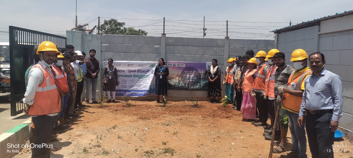 es_circle25's tweet photo. On the eve of World Environment Day -  awareness on Plastic Ban followed by the Plantation and took the pledge along with our Safai Mitras( Garbage Collectors) HIMSW Staff and Sanitation Staff of Quthbullapur Circle
@zckukatpally @Swachh_GHMC @JCHealth2 @swachhhyd @KTRBRS @ https://t.co/vmRk8Cvyy6