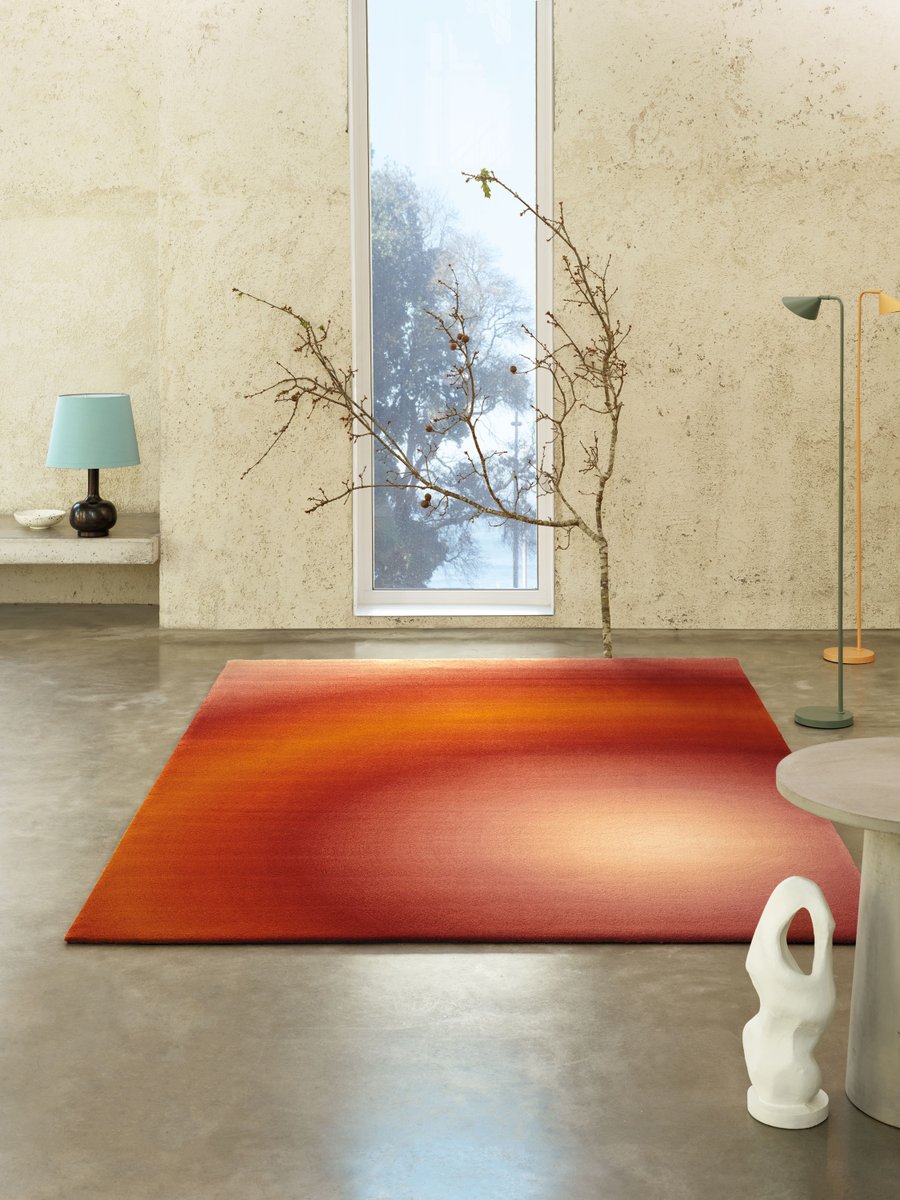 (EN) Vibrant, vivid, warm and evocative are the words that best describe our new rug Off Center.  An incredible gradient, full of orange and yellow tones that makes this rug a unique piece. 

Know more about Off Center here - ferreiradesa.com/product/off-ce…
