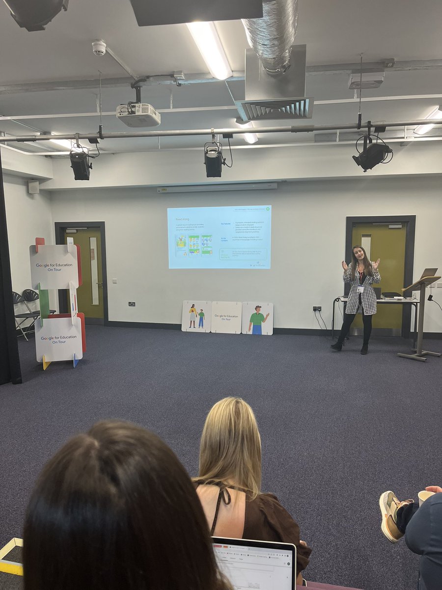 Lovely to hear about Read Along from @jessrosemarsh at #GoogleonTour event today in @AcademyDgn @GoogleforEdu #GoogleReferenceSchool