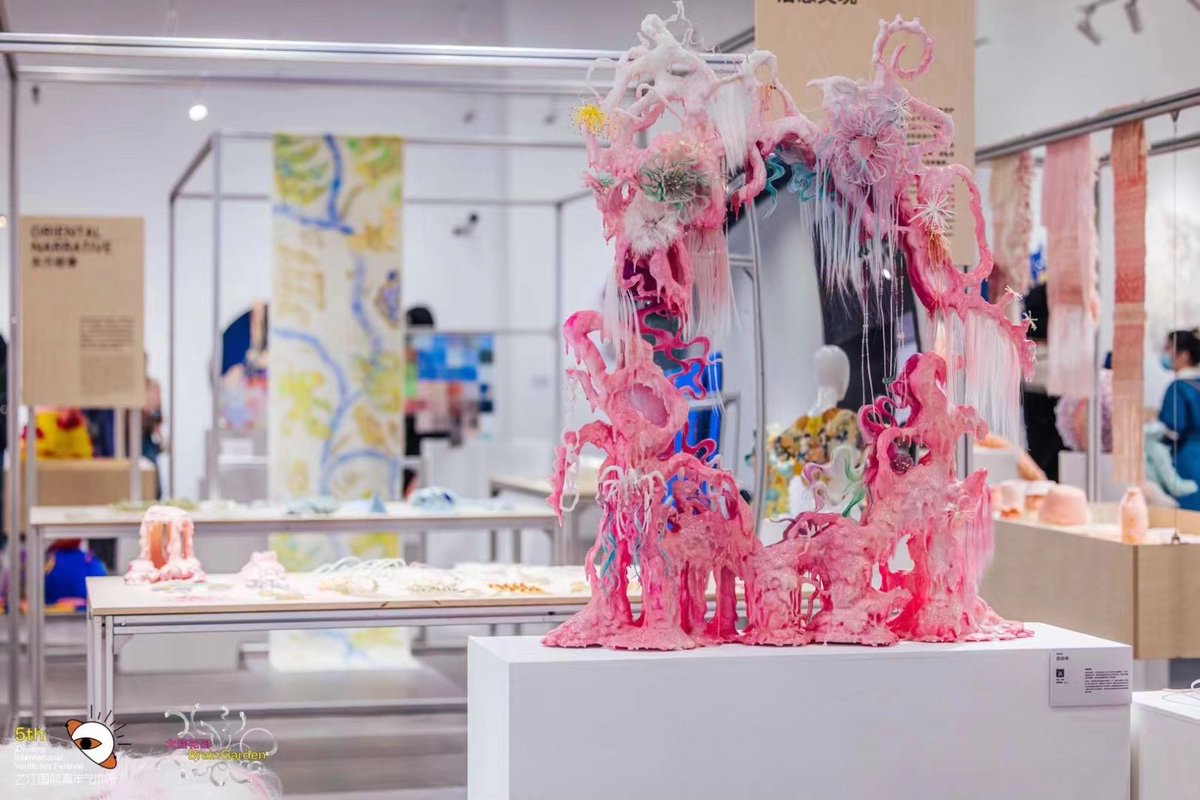 CAAofficialEN's tweet photo. For this year’s #ZhijiangInternationalYouthArtFestival, the School of Design exhibits 208 graduation works of 336 undergraduate students and 71 works of 71 postgraduate and doctoral students, exploring the value of human beings in reality and virtuality. #2023Graduation #wowspots https://t.co/Q9ofxG1Q2c