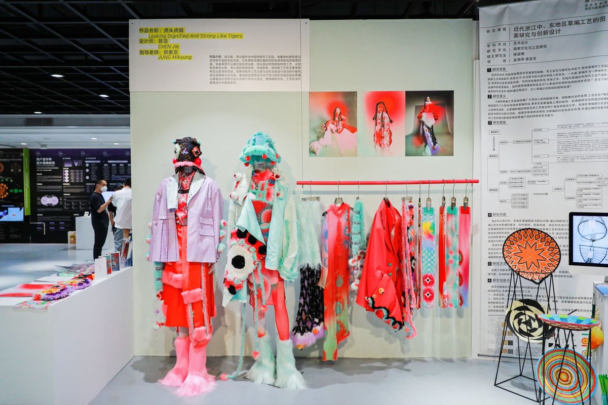 CAAofficialEN's tweet photo. For this year’s #ZhijiangInternationalYouthArtFestival, the School of Design exhibits 208 graduation works of 336 undergraduate students and 71 works of 71 postgraduate and doctoral students, exploring the value of human beings in reality and virtuality. #2023Graduation #wowspots https://t.co/Q9ofxG1Q2c