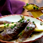 ナスをぱくぱく食べられちゃいそう!白だしなどを使った味付けがとっても美味しそうなレシピ!