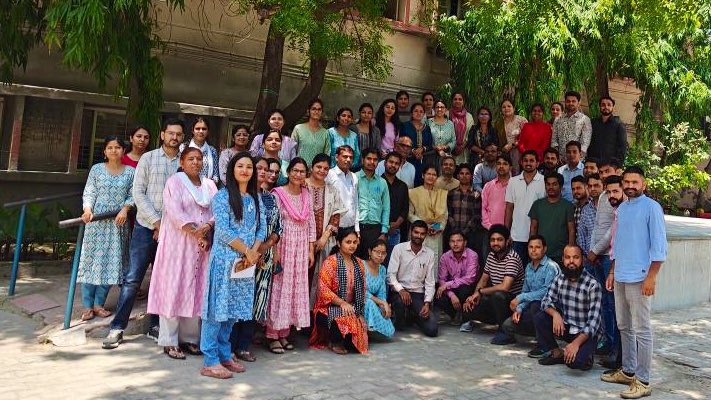 Dir_Education's tweet photo. ADE Dr. Rita Sharma visited SV No 1, R. K. Puram during the #InductionSession
She interacted with the newly recruited teachers and motivated them by saying, ”If one wants to be a good teacher, one should remain a student.” https://t.co/iVPoyCsRVF
