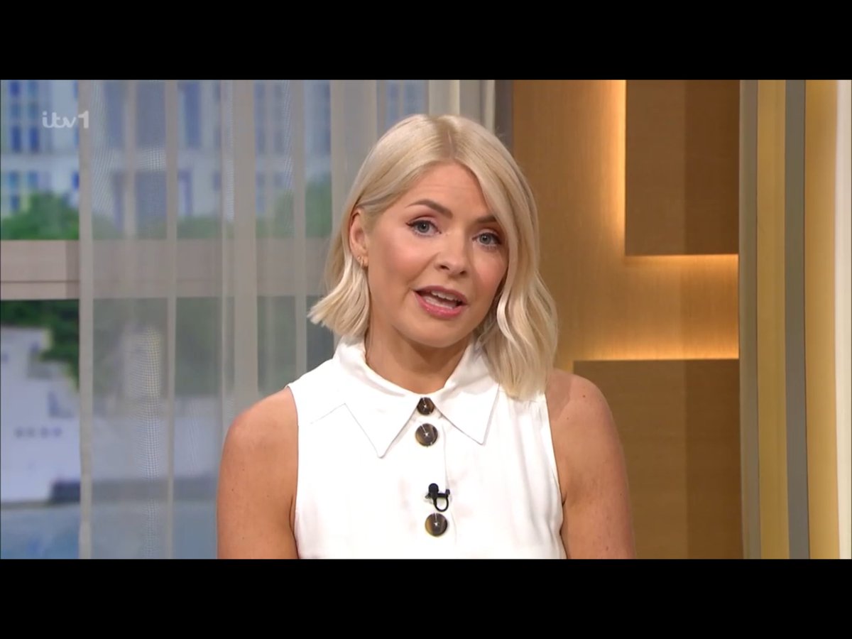 And the BAFTA for delivering insincerity goes to Holly Willoughby.

#thismorning #HollyWilloughby