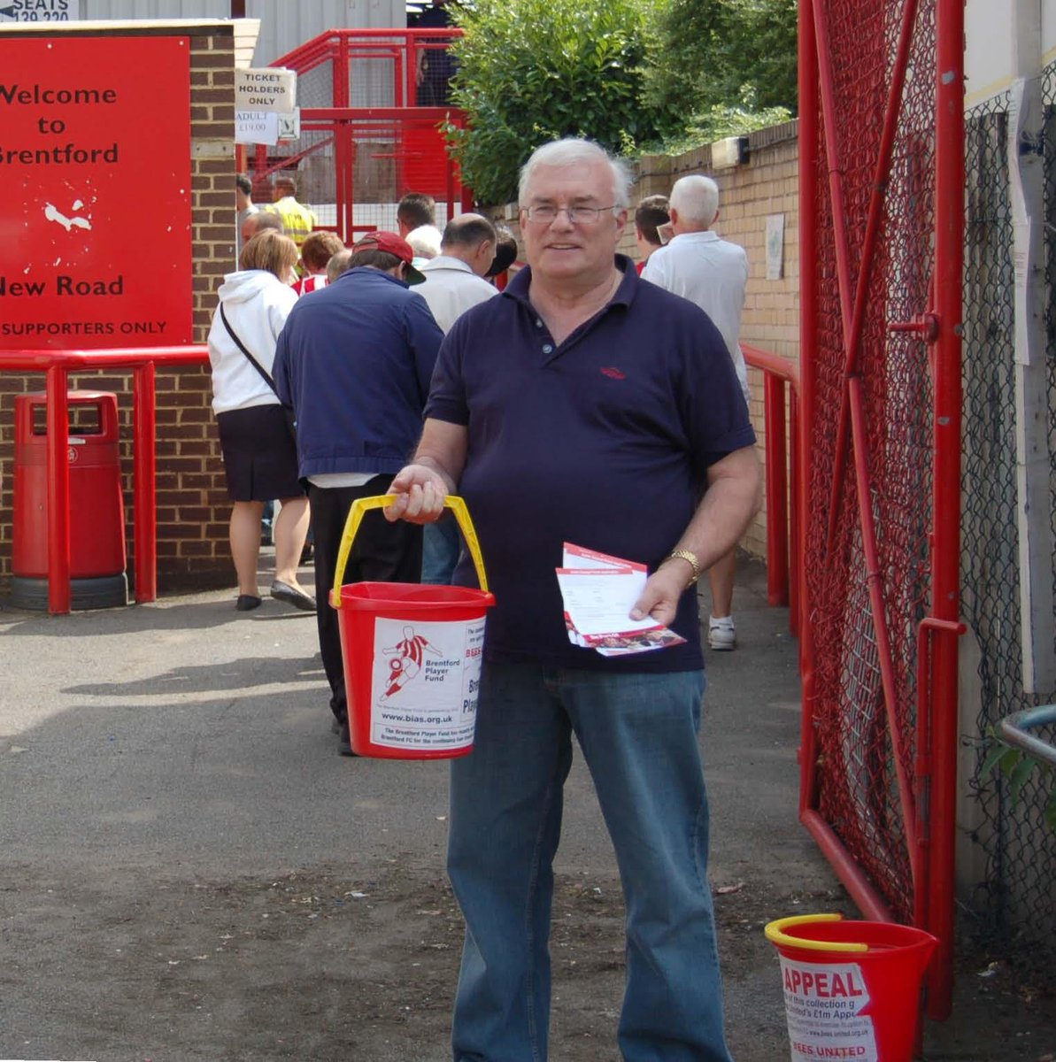 BrentfordBIAS's tweet photo. It's our sad news to learn that Brentford fan, and former BIAS and Bees United stalwart, John Anderson has died. Committee member Paul Stedman has paid tribute to "Feltham John", as many knew him: https://t.co/gezNCjsjAH https://t.co/47HyQ5oXej
