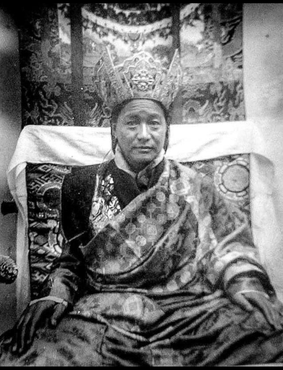 Those with faith can take refuge.
Those with compassion can have bodhicitta.
Those with wisdom can gain realisation.
Those with devotion can experience blessings.
#DudjomRinpoche #LamaSuryaDas #Dzogchen #Meditation #SelfInquiry #AwakeningtheBuddhaWithin #HowtoHeal