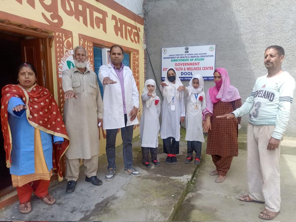DICKishtwar's tweet photo. Pledge taken by staff of AHWC DOOL, Senior citizens and school children on WORLD ENVIRONMENT DAY

#BeatPlasticPollution #SolutionToPollution #WorldEnvironmentDay #SayNoToPlastic

@moefcc
@diprjk https://t.co/oI7U3BrAcQ