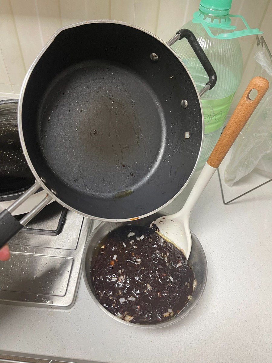 NickiScott267's tweet photo. The making of Jajangmyeon is passed down from family to family. If you want to learn, like it, I will teach it myself. 😁😁 https://t.co/iQTaVOfD3J