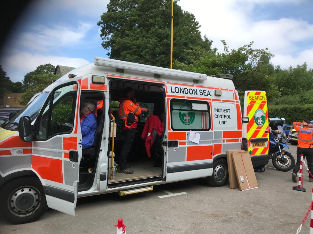 LONDONSARUK's tweet photo. Did you see what we got up to over the weekend?

Ourselves and @SurreySAR had a joint training exercise in Richmond park. This allowed us to see how we can work together on call-outs. https://t.co/wOeHjzCNSJ