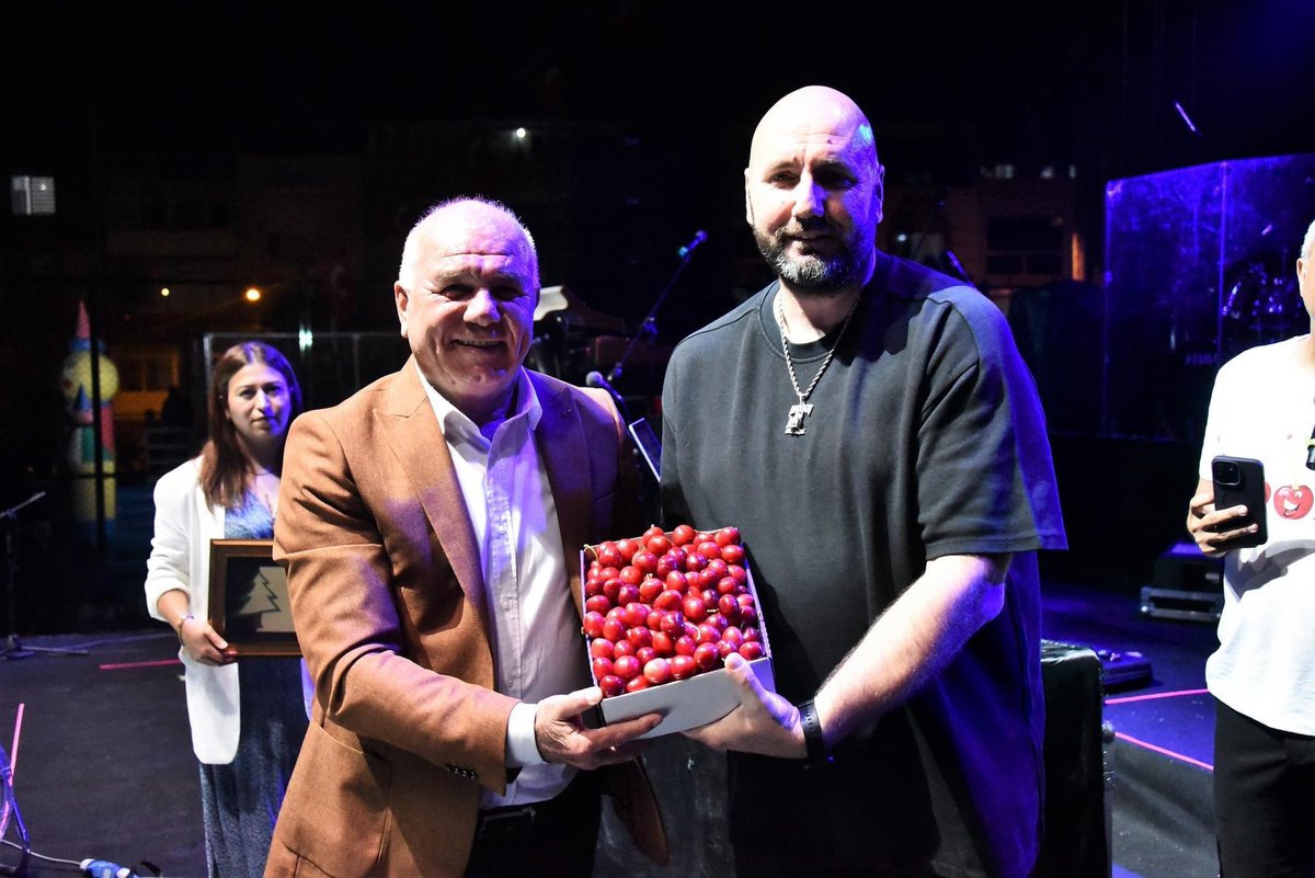 📌KEMALPAŞA KİRAZ FESTİVALİ 50 YILI DOLDURDU

👉🏼Bu yıl 50’ncisi düzenlenen Kemalpaşa Altın Kiraz Kültür ve Sanat Festivali yoğun ilgi ile tamamlandı

<a href="/Kpasabelediye/">Kemalpaşa Belediyesi</a> Festivali 4 Haziran pazar akşamı saat 20.00’de gerçekleştirilen açılış konuşmaları ile başladı.

 BİNLERCE