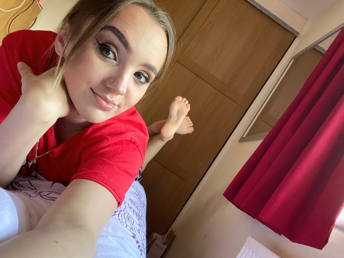 The pose 👣
🔥 Join us now for more content! 🔥
.
#thepose #feetpose #girlfeet #girlpose #softfeet