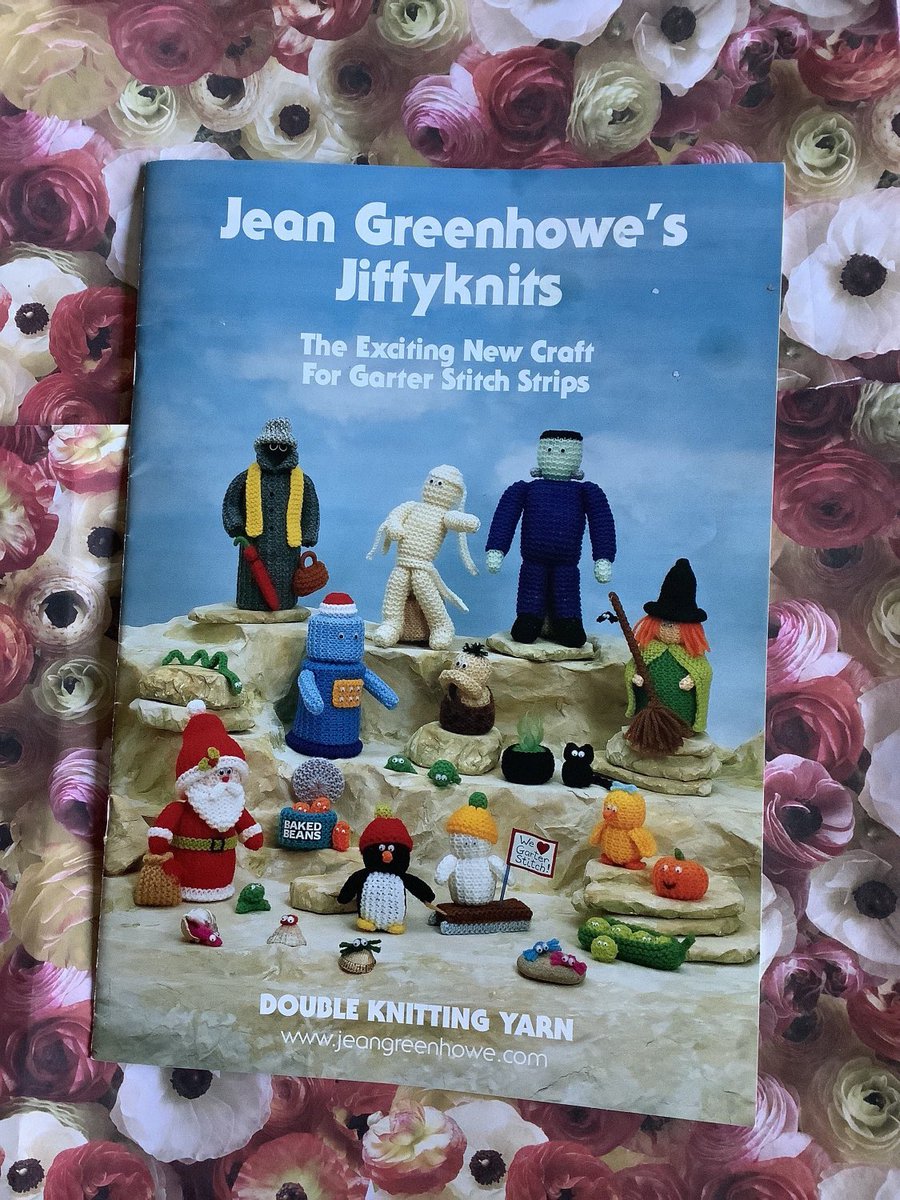 WatsonsVintage's tweet photo. There are some FABULOUS #FunKnits in this #JeanGreenhowe #KnittingPatternBooklet called #Jiffyknits https://t.co/iwAZUXkgcj https://t.co/M9XiNerp5N