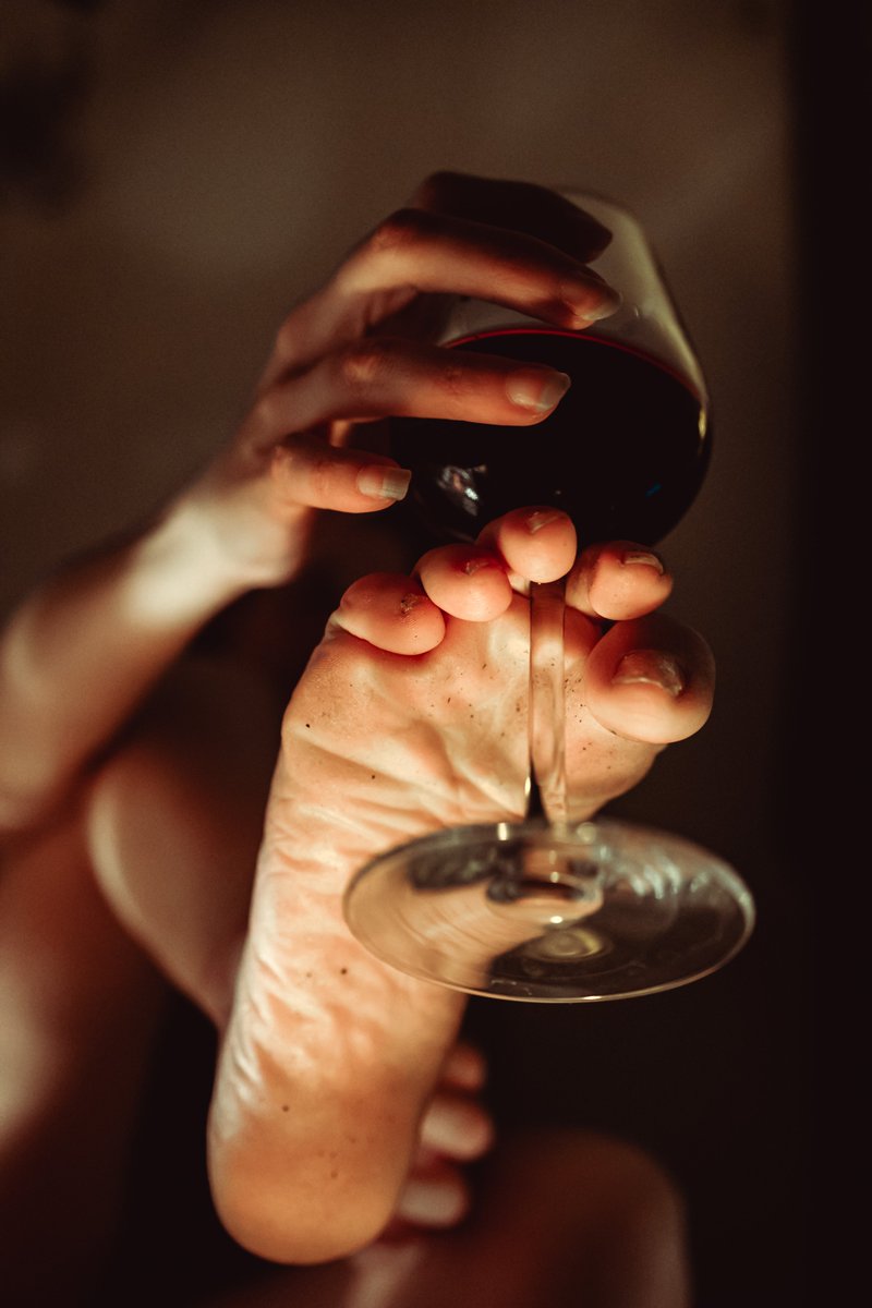 DePetons's tweet photo. Aujourd'hui un petit post de mon travail.
Hésite pas à me rendre visite sur #MYM https://t.co/tRKQE8febx
Des post arrivent tout le mois de juin donc abonne-toi pour ne rien louper.

#pieds #feetfethish #feetpic #feet_lover #feet #Sales #wine https://t.co/CFnbTLCeQR
