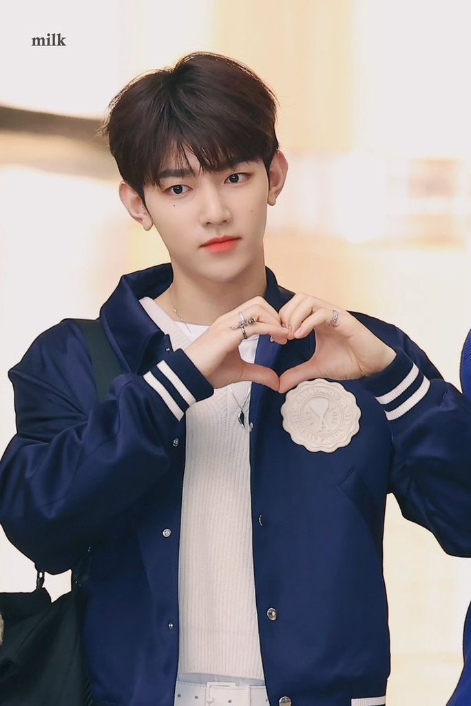 zhadghao's tweet photo. @hoodseas @heoneybaek ㅤ
Congratulations on incredible comeback of Fromis_9! Another amazing music has been released and stunning as usual. You did a great job! 🖤ㅤ
ㅤ https://t.co/6X7wIPTGlW