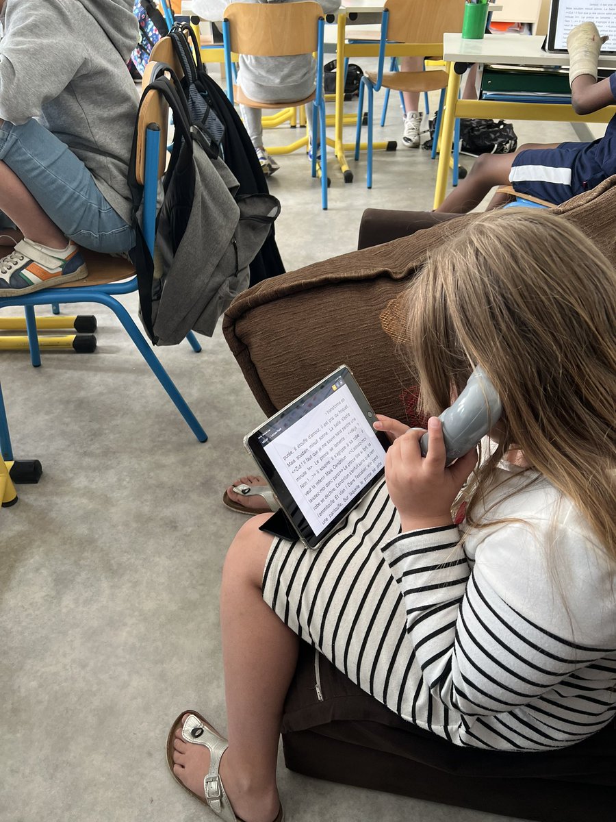 Le COPIL TNE  de l’Aisne poursuit ses rencontres avec les écoles pilotes massivement dotées avec le #TNE . L’école Léo Lagrange de Villers-Cotterêts travaille en atelier et offre la possibilité de s’isoler pour lire avec un « chuchoteur » @DSDEN_Aisne @BCourleux @canope_02