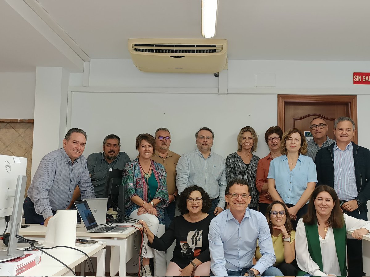 El 24 de Mayo tuvimos una jornada de trabajo muy especial en #Marbella . Después de 2 años trabajando unidos, los equipos del COC Marbella y del COC Tenerife reunidos presencialmente formalizamos la fusión en 1 sólo equipo y nació COC SUR. Compromiso, Orgullo, Confianza.👏👏👏