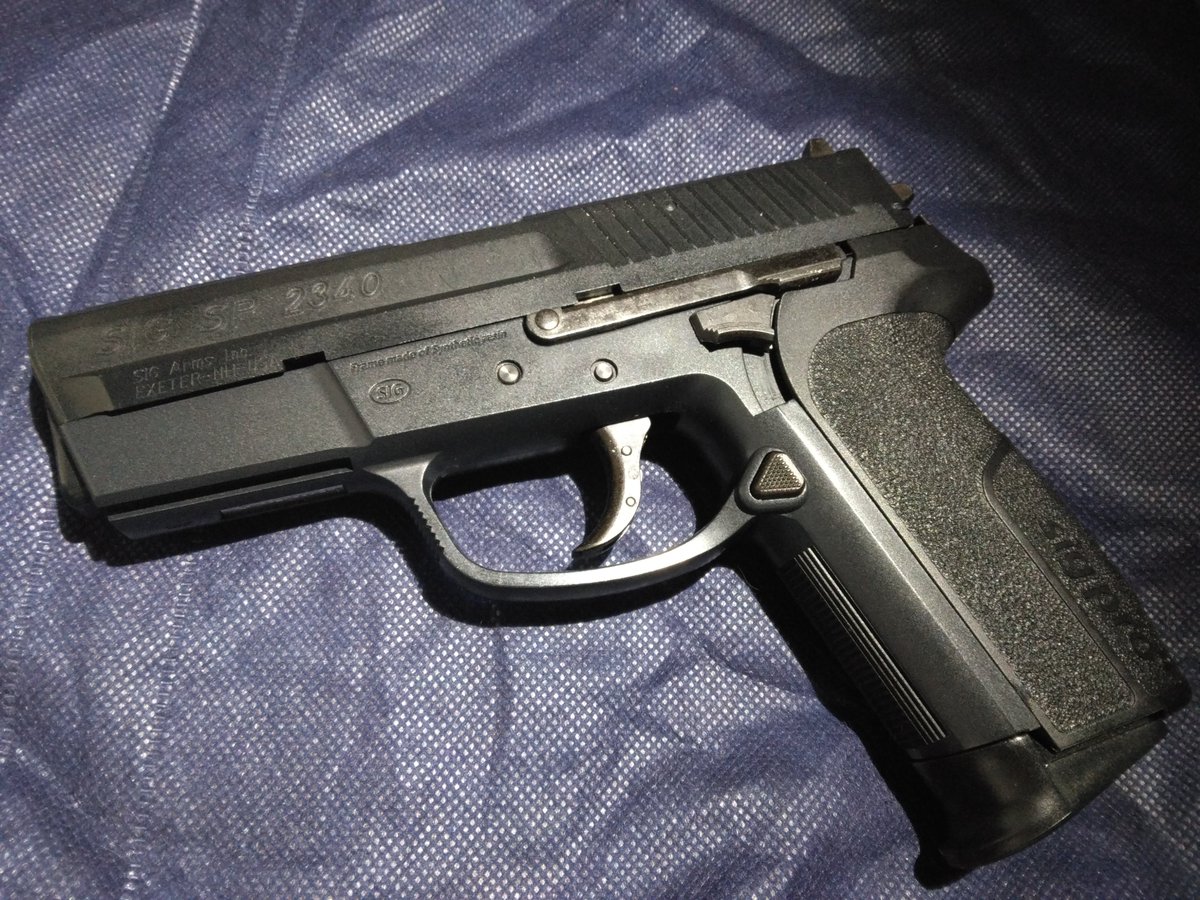 mkb42hmkb42w's tweet photo. ちと古い?
1999年12月?KSC SIG SAUER Pro SP2340ですね!
時代を感じさせない俊敏なブローバック
キレのある良い感触のトリガー!
同社のP226より良いのでは??
驚きました
#KSC #SP2340 #エアガン https://t.co/vucyOqFbpV