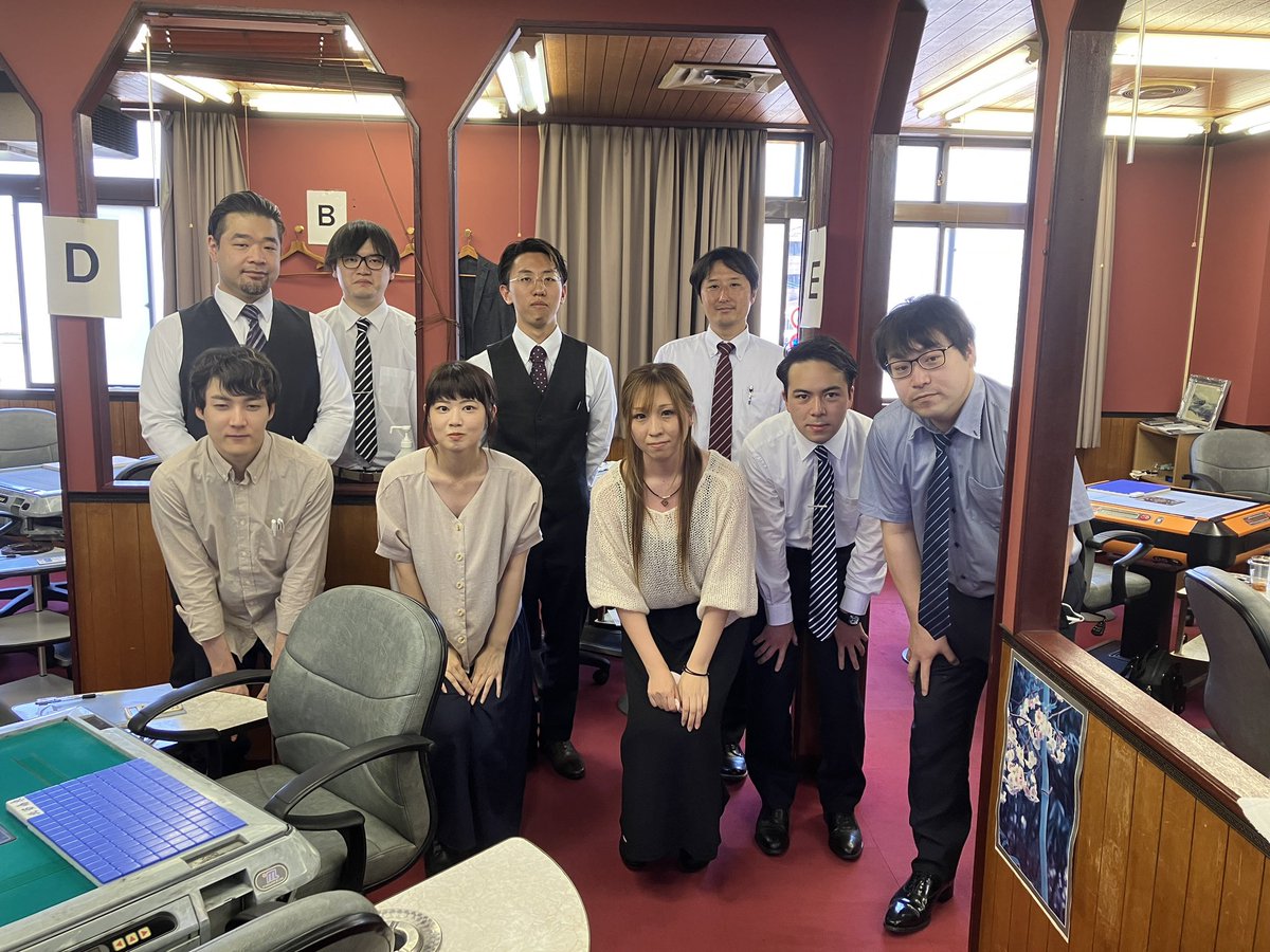 Treue_Liebe's tweet photo. 連盟北陸支部
新人研修リーグ

スタッフとして、新人〜若手の皆さんへ出来うる限りのアドバイスをしてきました
所作や手組、局面や持ち点毎の押し引き判断等
先達の知識の一部が、彼ら彼女らの経験となって飛躍してくれる事を願ってます

これは声を大にしてお伝えしたい
北陸の麻雀は、今、熱いです！ https://t.co/mZYm6JSkDa