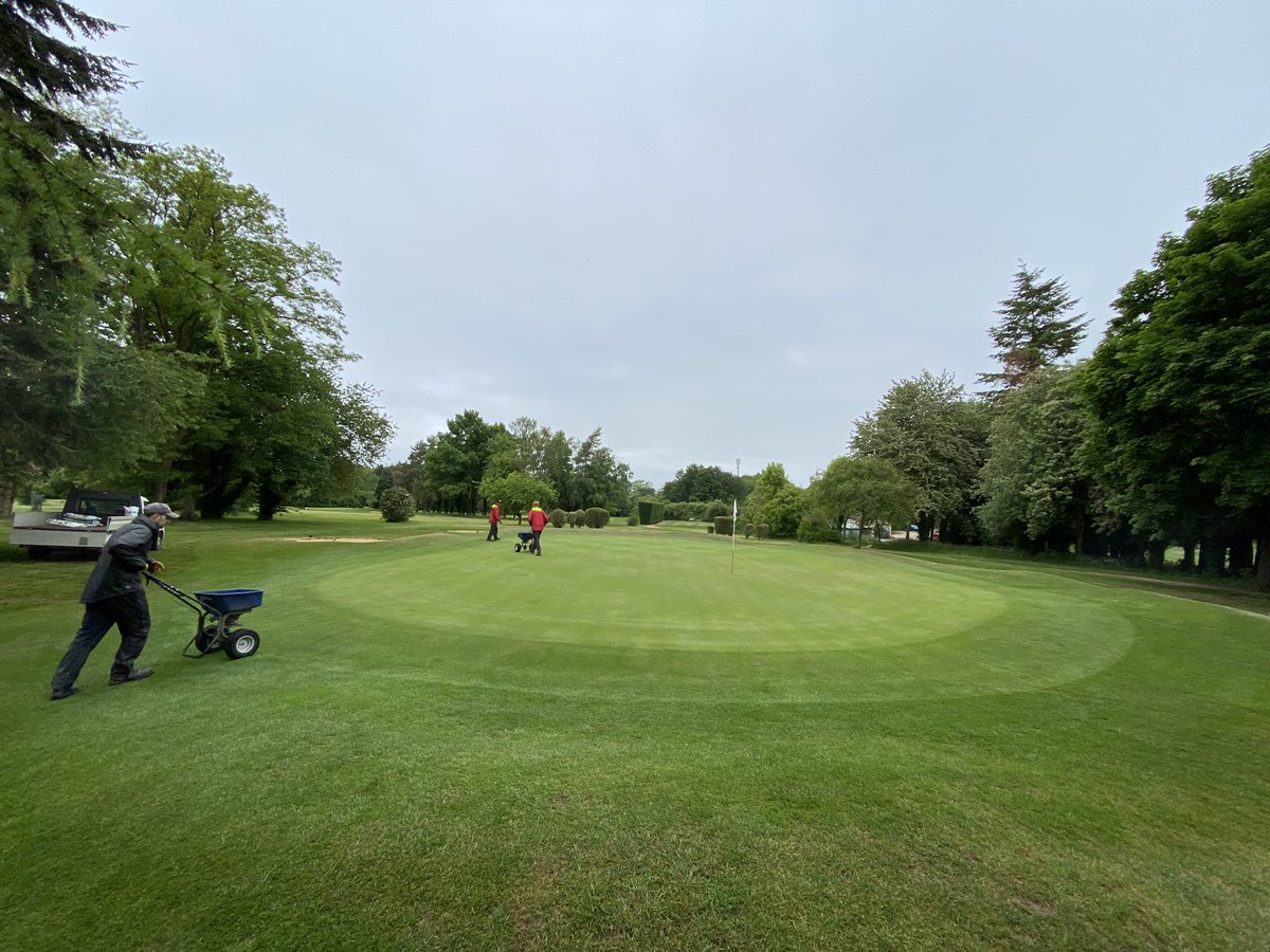 bgcgreenkeeper's tweet photo. Black gold going on the greens this morning @terralift TX10 supplied by @Aitkens_turf @andyaitkens74 #ifyouknowyouknow https://t.co/TOfBTyuzDV