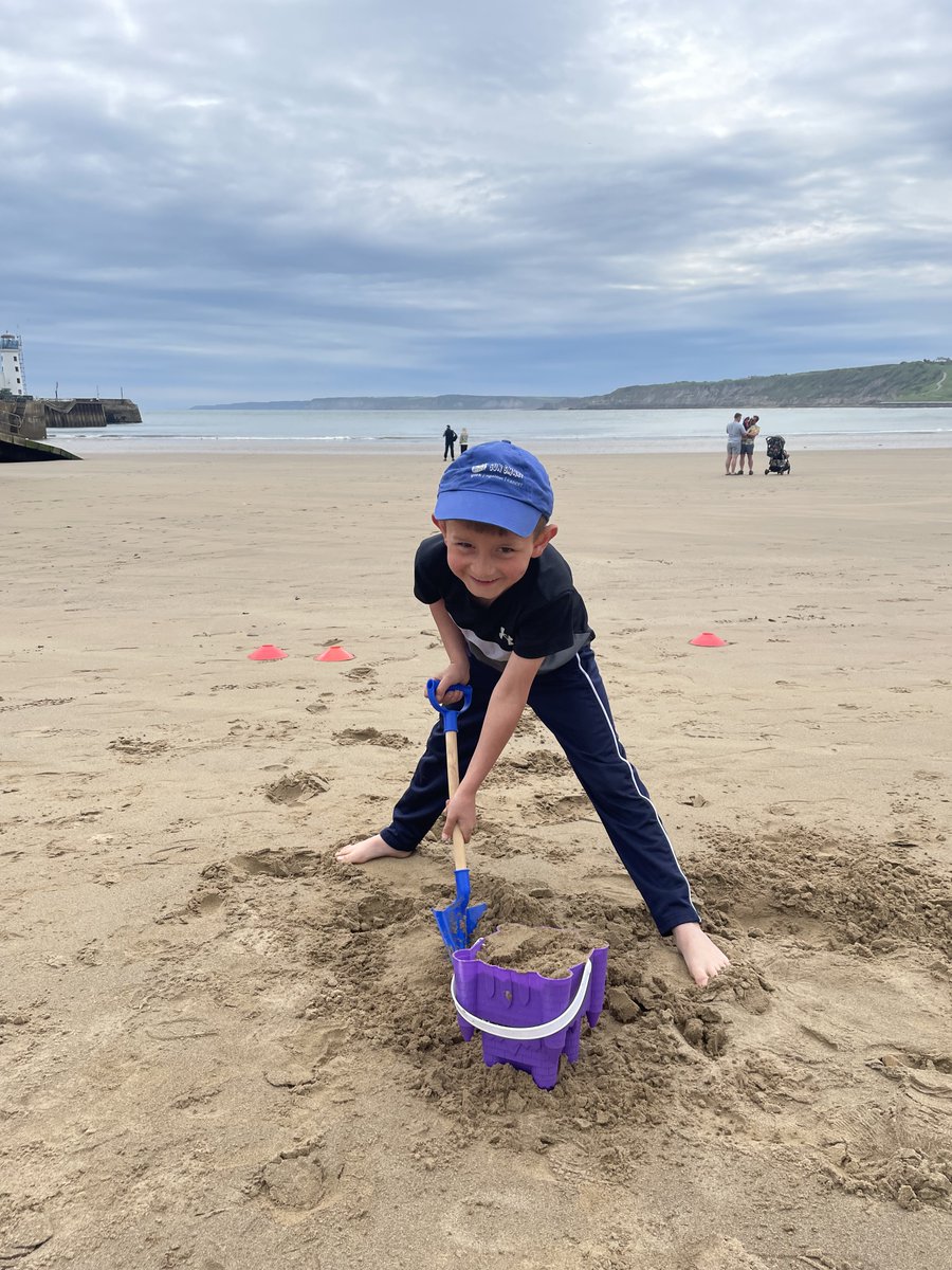 Year 2 had a wonderful time at Scarborough on Monday and we were so lucky with the weather! The children had a fantastic time exploring the beach, seeing the lifeboat station, enjoying their lunch and eating a delicious ice cream!