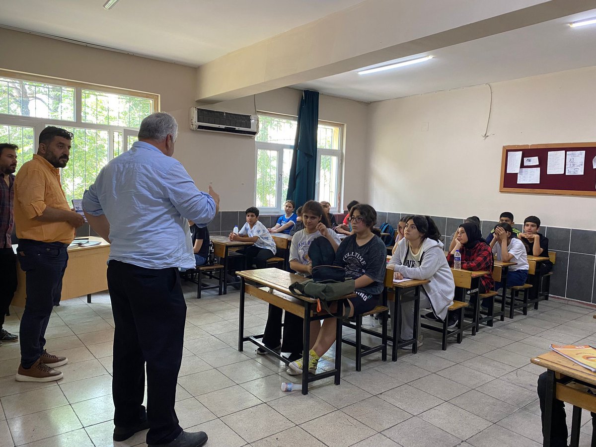 tmimarsinanmtal's tweet photo. Alan şeflerimiz okulumuzda bulunan Kimya, İnşaat, Yenilenebilir ve Elektrik-Elektronik Teknolojileri Alanlarının tanıtımı çevre okulları ziyaret ederek 8.sınıf öğrencilerine yapıldı. 
🔌🧪☀️🏗️
@tcmeb @Yusuf__Tekin @ahpehlivan53 @MersinMEM @AdemKoca46 @OguzhanTulucu @CiceYusuf https://t.co/igbfo6ZFf1