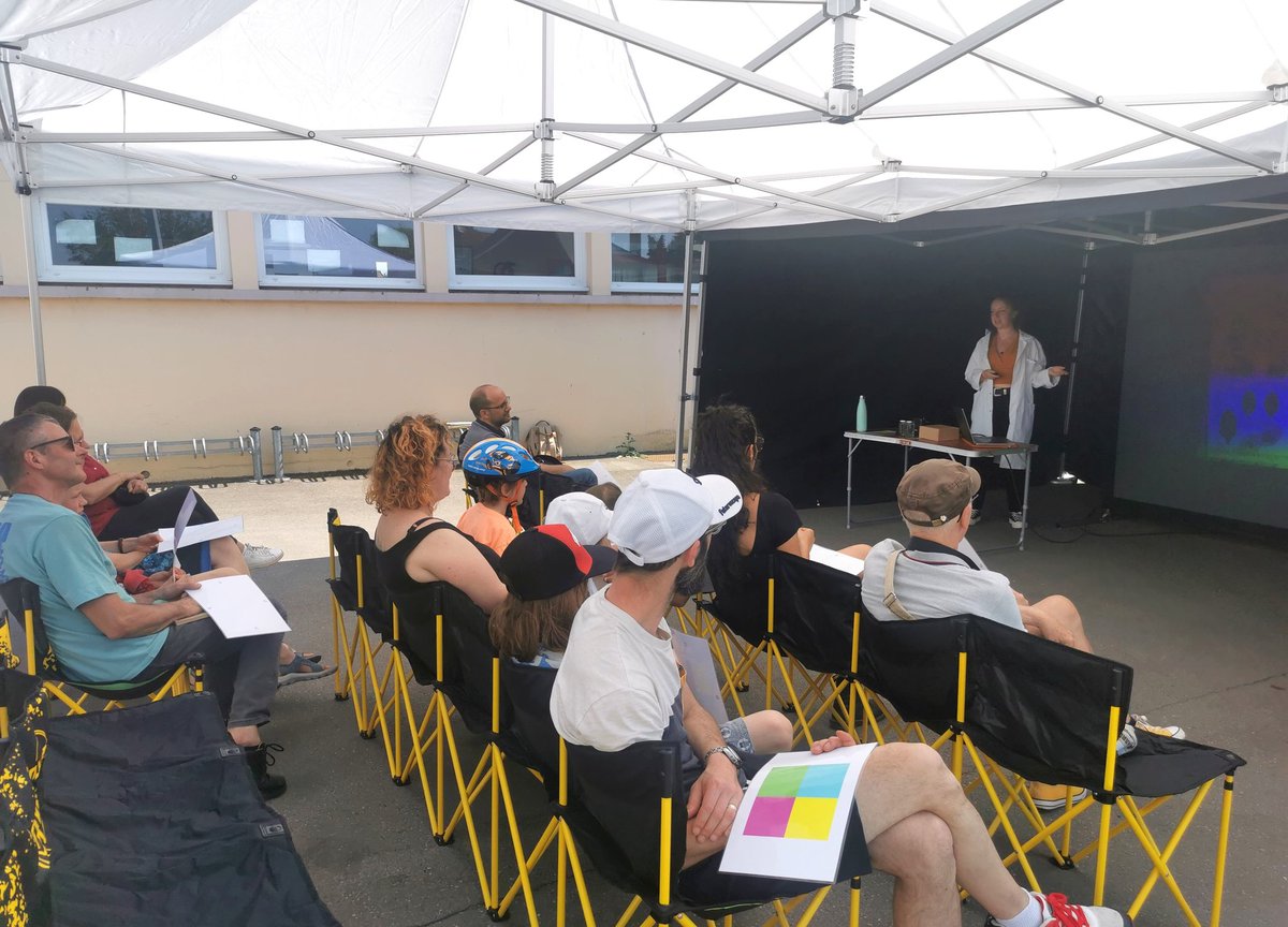 communicasci's tweet photo. [#SciEST23 1]

La tournée des événements de culture scientifique dans les petites communes de @regiongrandest est lancée !

Hier Laetitia Minguez &amp; Clara Baldacci (@labo_liec @CNRS_Centre_Est @Univ_Lorraine) étaient à Garche pour nous parler de médicaments dans nos rivières 💧💊 https://t.co/63fat7s6PR
