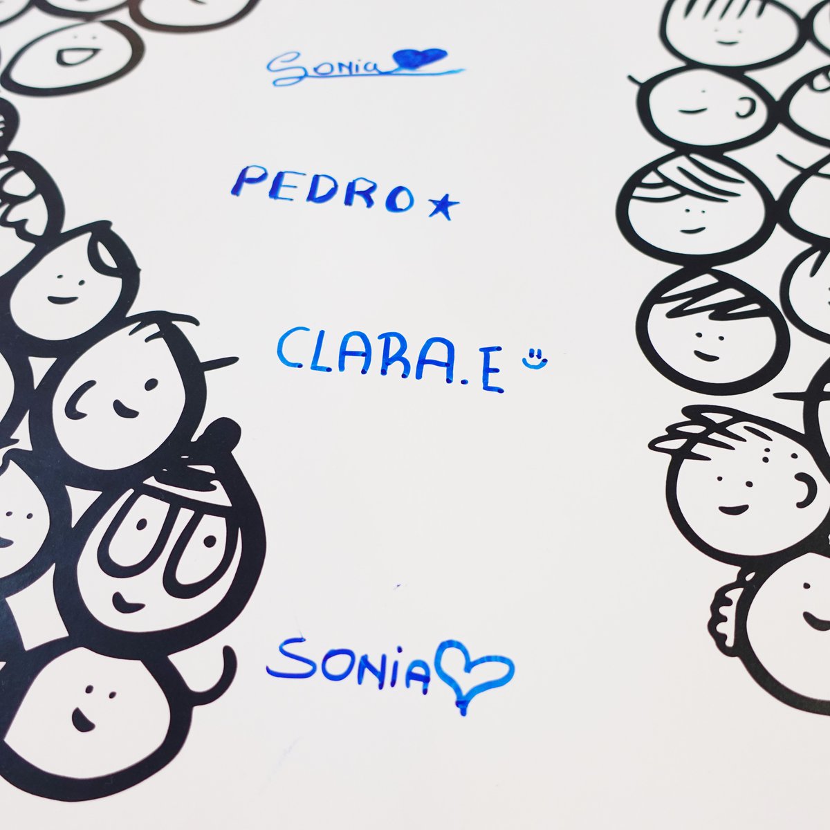 Invité par <a href="/toutelalsace/">Toute l'Alsace</a> à réaliser une « fresque d’or » de 13 m2 afin de permettre à 1200 jeunes européen.n.es de 12 ans de laisse une trace autographique à l'occasion de leur concert pour les 70 ans du <a href="/Europarl_FR/">Parlement européen en France</a> @noussommesleurope