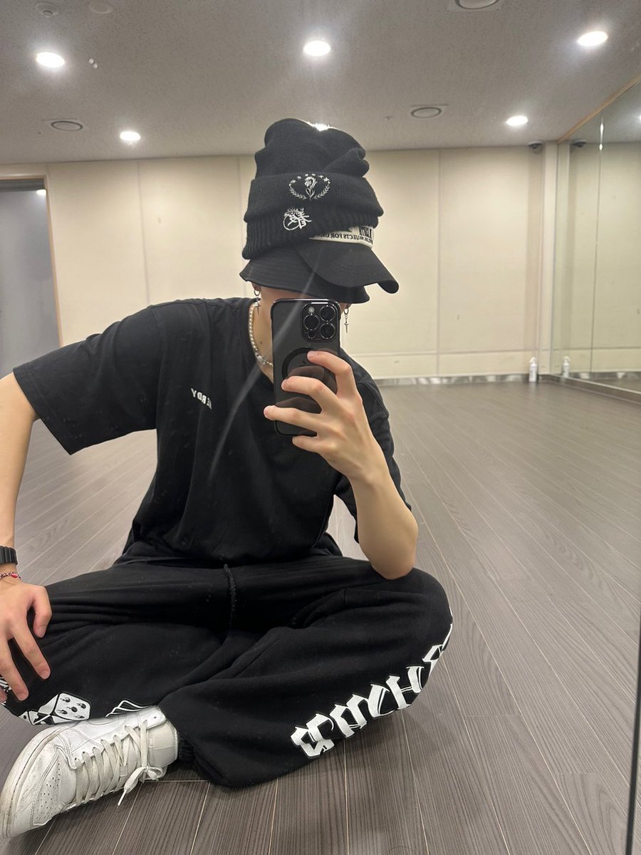 LUN8_members's tweet photo. [#카엘]
의견이 너무 다양해서요.
네 결국 다 썼습니다 여러분 최고😘

#루네이트 #LUN8 #Chael #어때 https://t.co/geV8UhnGyg