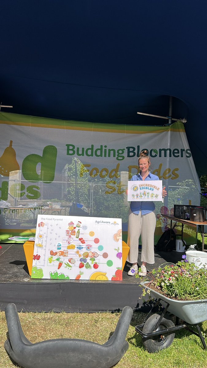 It’s the final day at @BordBiaBloom and we’re showcasing our #incredibleedibles programme at the Budding Bloomers stage by talking all things #HealthyEating and doing some interactive planting and potting!