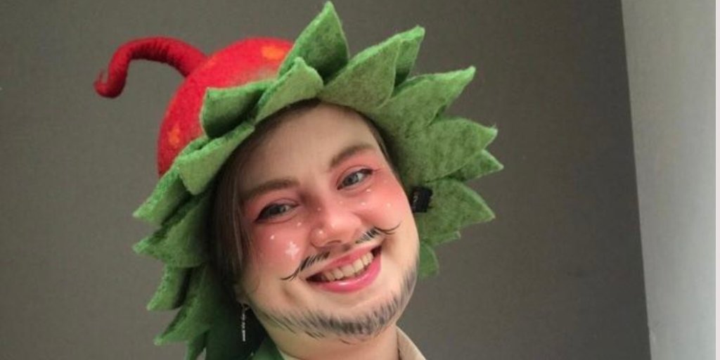 2020 graduate Rhi Harrison <a href="/harrihgreen/">Harri Hooker Green</a> Co-Host of King 'N' Things tells us what makes them most proud during #Pride month. 'I am proud of myself for being who I am and becoming a regular drag performer because of it.' blog.bham.ac.uk/birminghamgrad…