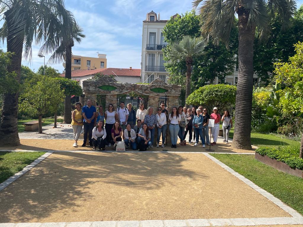 VarTourisme's tweet photo. 🔙 Retour sur l'#eductour culture de la semaine dernière
🎭 @VarTourisme à l'origine de ce RDV qui a réuni 8 partenaires touristiques du @Departement_Var entre @villedhyeres et @VilleDeToulon à la découverte de lieux emblématiques
➕d'infos ici : https://t.co/Qjj635imAS https://t.co/lVpHLEH9d5