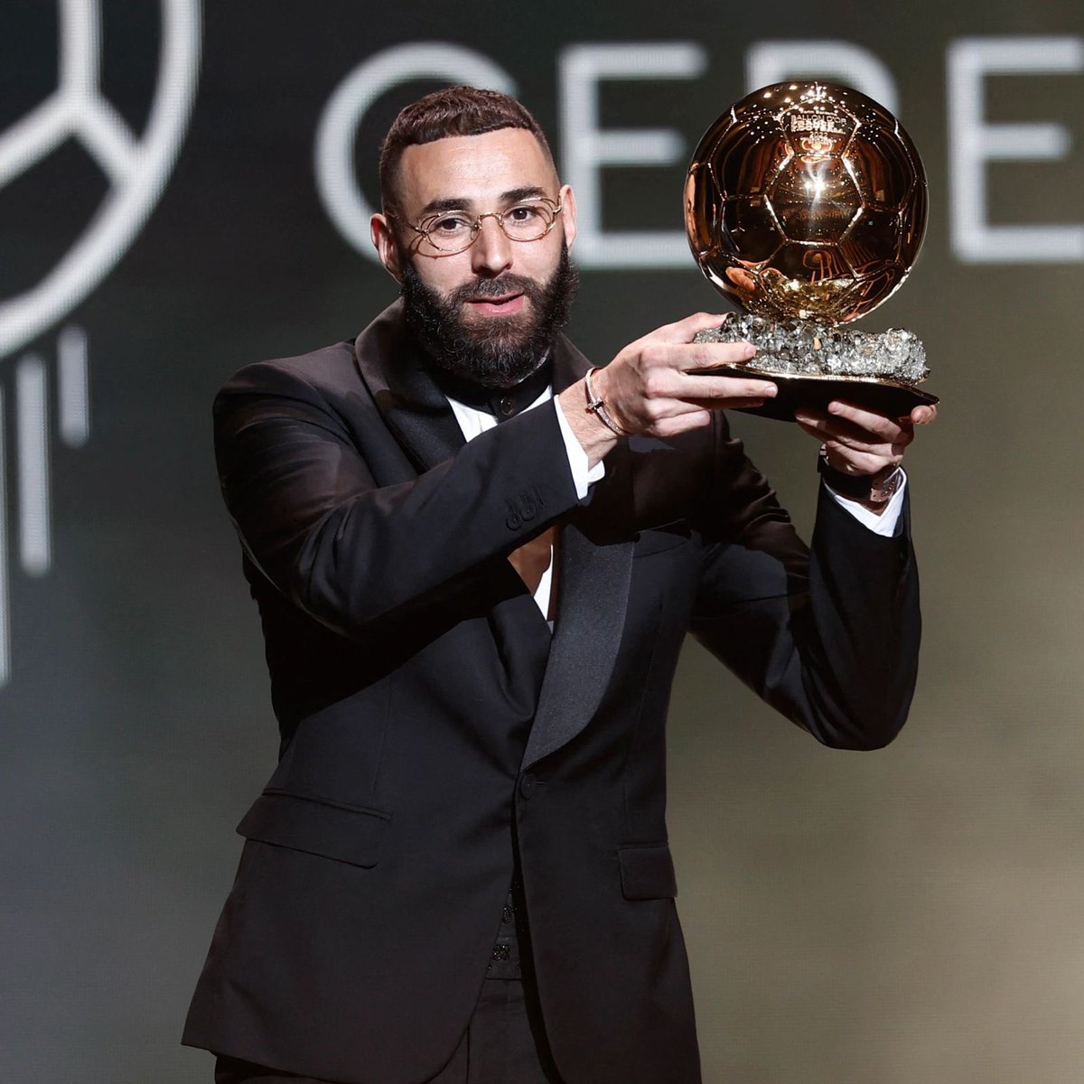 xttx77's tweet photo. اهلاً بأفضل لاعب في العالم لعام 2022 

في #الاتحاد #بطل_الدوري_الاستثنائي_العالمي 

الف مبرووووك أتمام الصفقه لجمهور #الاتحاد 

 #BenzemaIsYellow https://t.co/DSfLzg40Wx