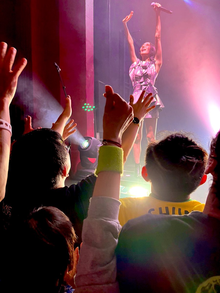 shun_kichi's tweet image. ワイらとワイらののっちさん。
これを撮ってくれた嫁と結婚できて幸せです。
#CODEOFPERFUME